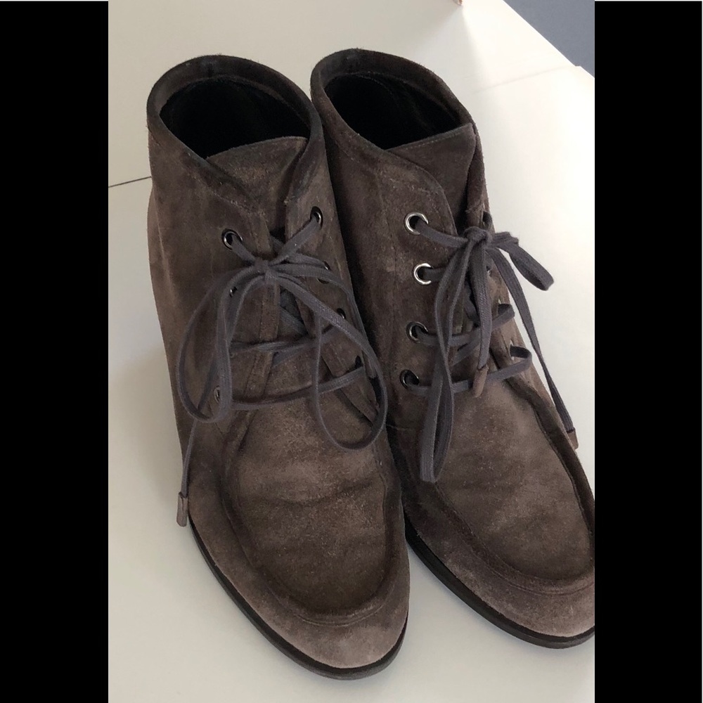 Stuart Weizmann booties Brown